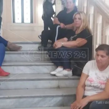 Protestano al Comune i cittadini di Reggio Calabria per il diritto alla casa