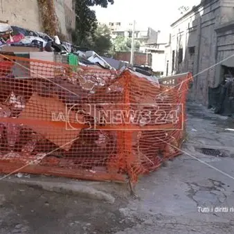 Ex polveriera di Reggio: un ghetto tra rifiuti, amianto ed emarginazione