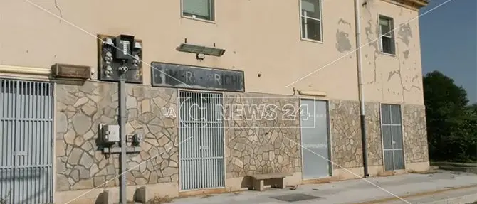 Stazioni fantasma e disagi per i pendolari sulla fascia ionica catanzarese