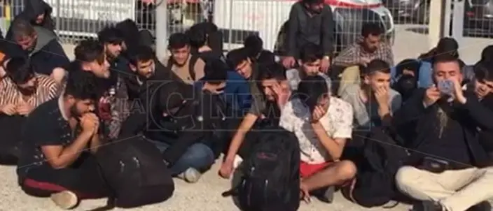 Due sbarchi nella notte, 107 migranti approdano nella Locride