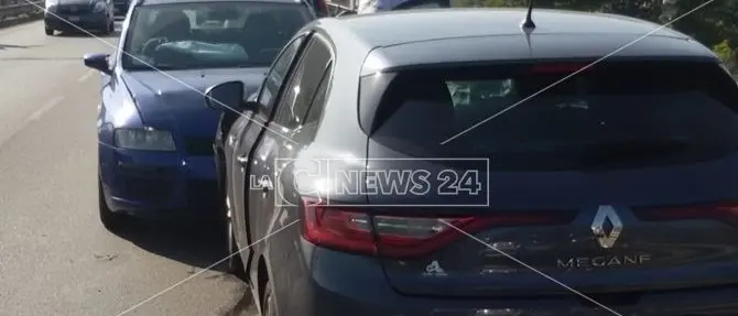 Carambola di auto sulla statale 107, coinvolto anche un mezzo della Polstrada