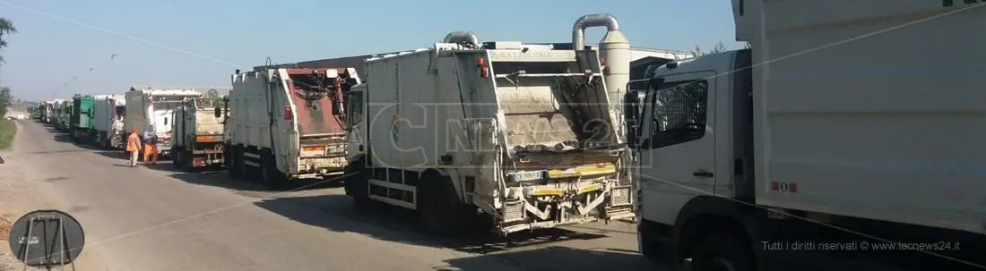 Discarica chiusa e caos rifiuti, scatta il blocco dei conferimenti per i comuni cosentini