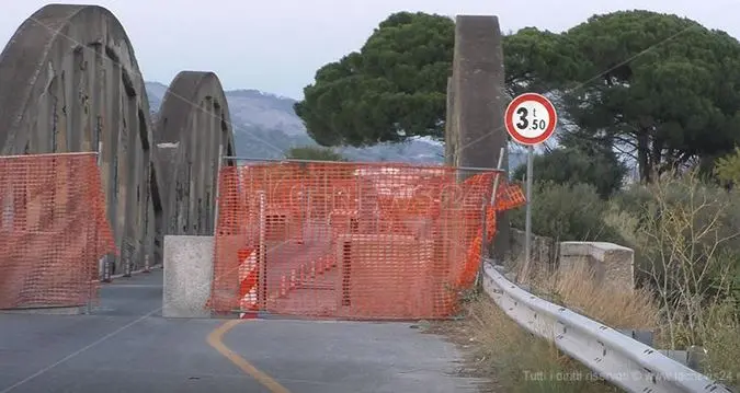 Villapiana: ponte chiuso a singhiozzo, lavori a metà e autovelox in agguato