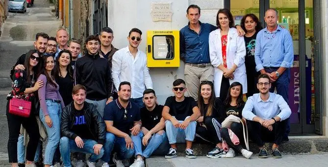 L'associazione Alvin dona un defibrillatore alla comunità di Filadelfia