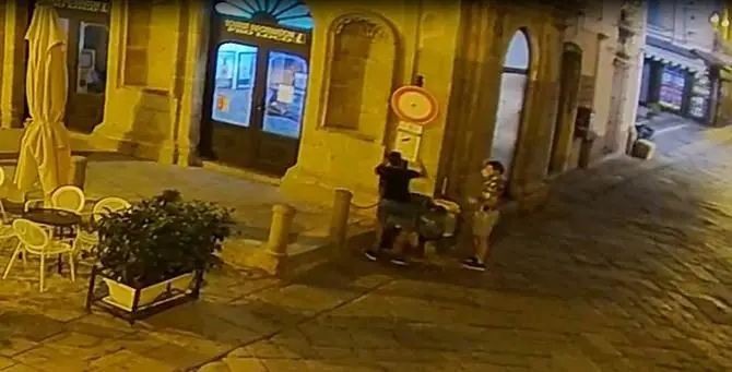 Tropea, vandali in trasferta identificati dalle telecamere e denunciati