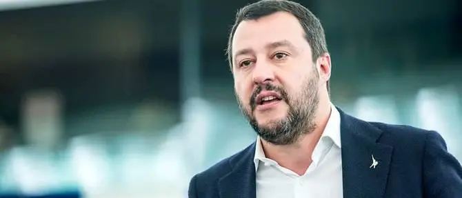 Malore per Matteo Salvini in aeroporto, trasferito in ospedale
