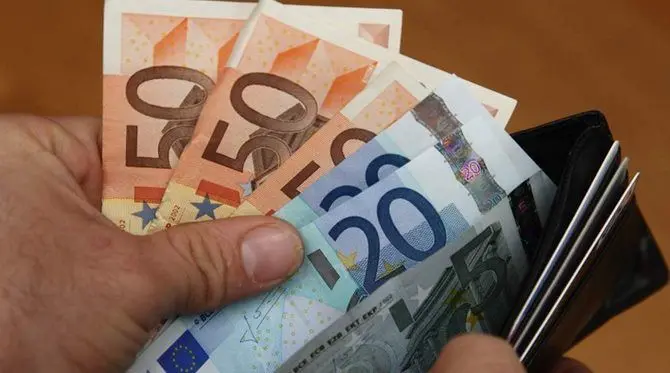 Perde libretto e soldi della pensione, studentessa li porta in Questura