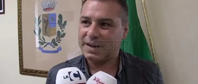 La strada della discordia, Solano a Maragò: «Io penso al bello, lui alla discarica»