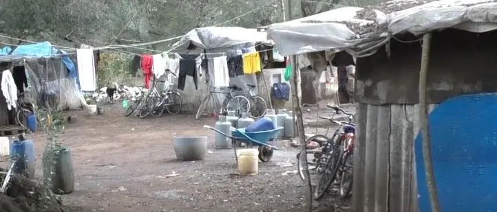 Nella piana di Gioia Tauro è già emergenza migranti, viaggio nel nuovo ghetto nero