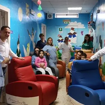 La solidarietà arriva in corsia, donate alla Pediatria di Vibo 8 poltrone relax