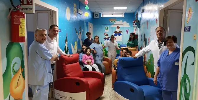 La solidarietà arriva in corsia, donate alla Pediatria di Vibo 8 poltrone relax