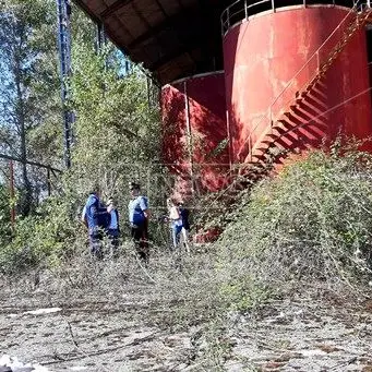 Quel microcosmo di illegalità e miseria nell'ex opificio di Lamezia