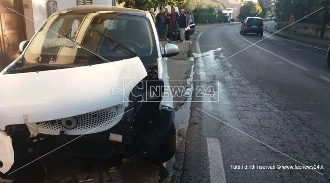 Pauroso schianto all'alba a Rende, tre veicoli coinvolti in un incidente