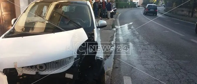 Pauroso schianto all'alba a Rende, tre veicoli coinvolti in un incidente