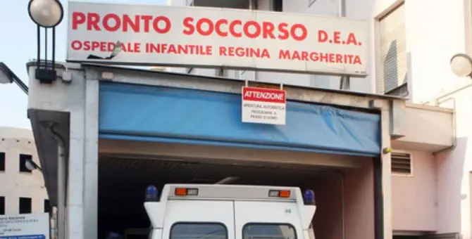 Colpito da un vaso mentre gioca nel cortile, muore bimbo di tre anni