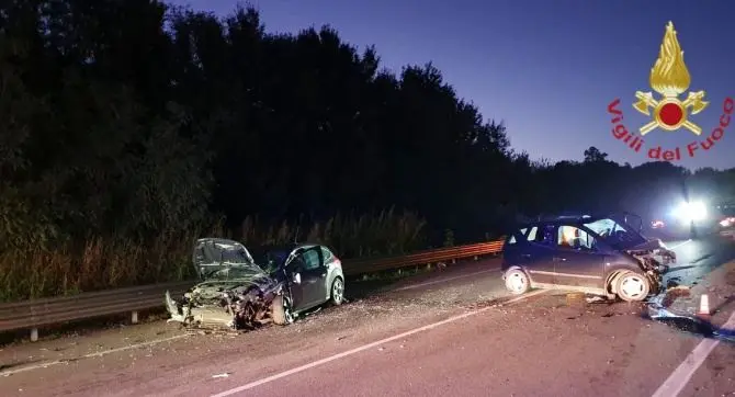 Scontro tra auto a Isola Capo Rizzuto lungo la statale 106, due feriti