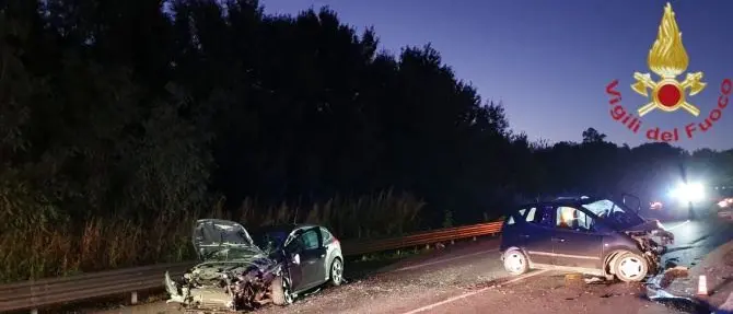 Scontro tra auto a Isola Capo Rizzuto lungo la statale 106, due feriti