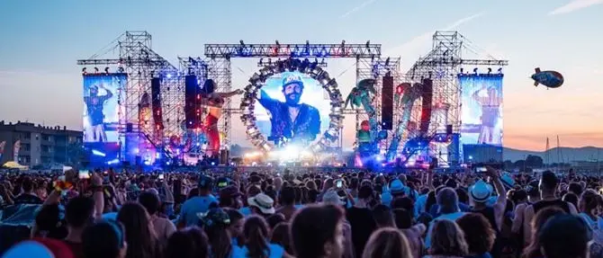 Praia fa causa a Jovanotti per lo storico beach party. Dispetto all'assessore?