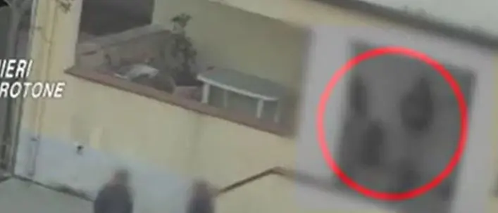 Spacciavano droga davanti alle scuole anche con l'aiuto di minori, 13 arresti a Crotone