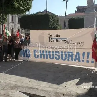 Arriva a Reggio la protesta dei 100 dipendenti dello studio radiologico di Siderno