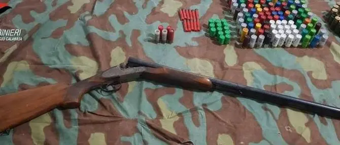 Controlli a Sant'Ilario dello Jonio, sequestrato un fucile e 170 cartucce