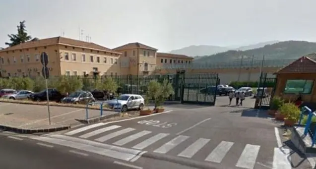 Utilizzavano i cellulari all’interno del carcere di Cosenza:\u00A0nove indagati\u00A0\n