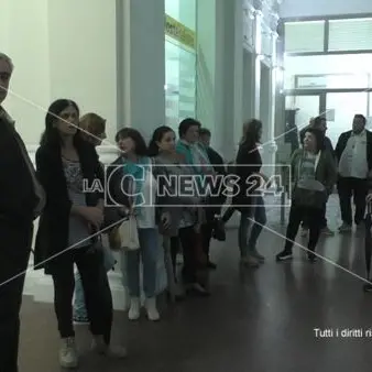 Da mesi senza stipendio, a Reggio la protesta degli addetti alle pulizie delle Poste