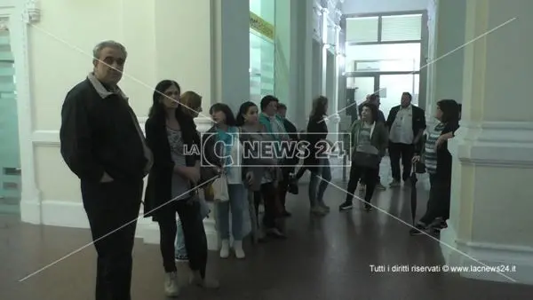 Da mesi senza stipendio, a Reggio la protesta degli addetti alle pulizie delle Poste