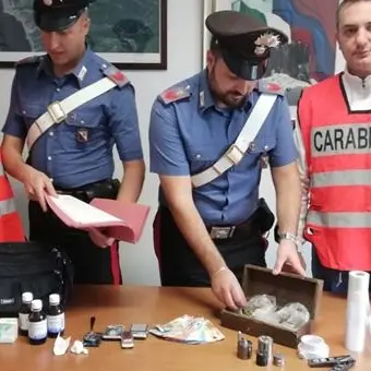 Diamante, con droga davanti scuola: arrestato 33enne