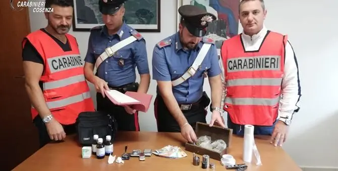 Diamante, con droga davanti scuola: arrestato 33enne