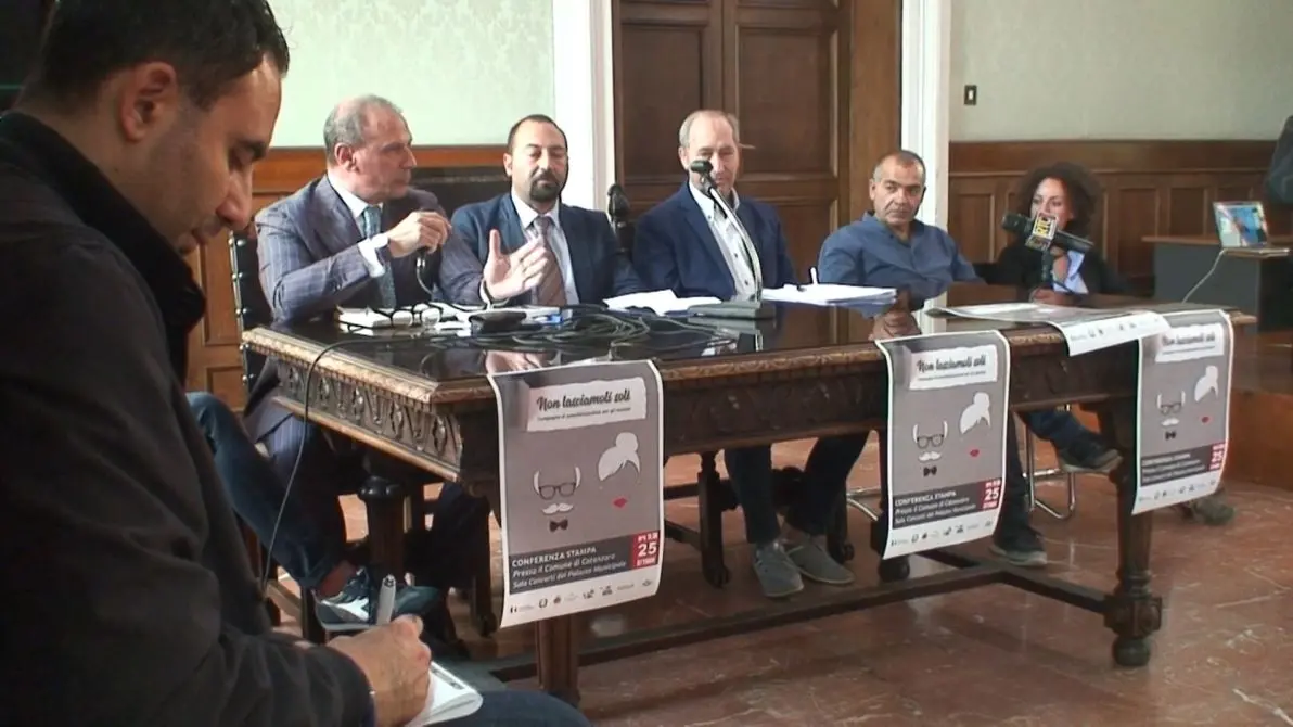 Truffe agli anziani, comune e prefettura di Catanzaro dicono stop