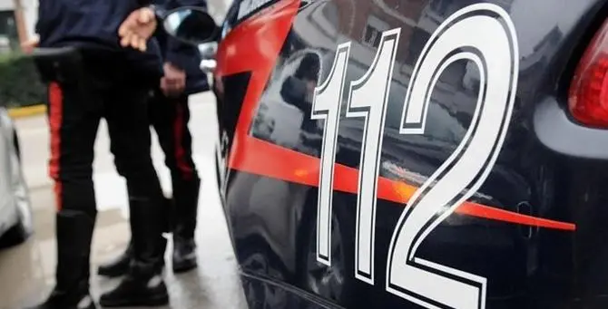 Ruba un telefonino e aggredisce i carabinieri, un arresto a Soverato