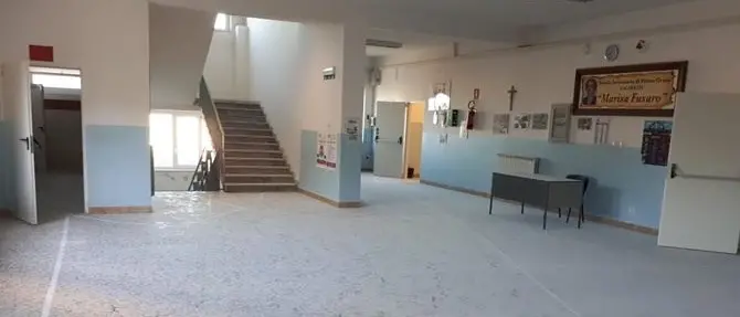 Atti vandalici alla scuola media di Caloveto, disposta la chiusura