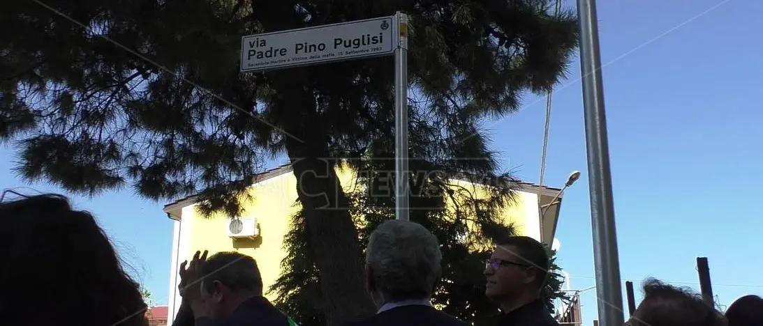 A Crosia una via per padre Pino Puglisi. Don Luigi Merola: «Continuiamo a denunciare»