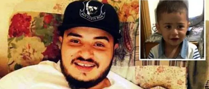 Bruciò i piedini al figlio di 2 anni e lo uccise: ora è accusato anche di tortura