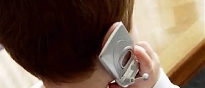 Picchia la moglie davanti ai figli. Il piccolo chiama la polizia e lo fa arrestare