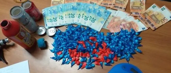 Percepiva il reddito di cittadinanza ma spacciava cocaina a bordo di una Porsche