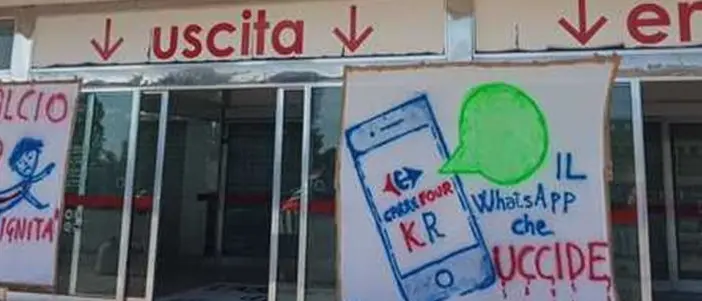 Crotone, dipendente Carrefour colto da malore durante il tredicesimo giorno di protesta