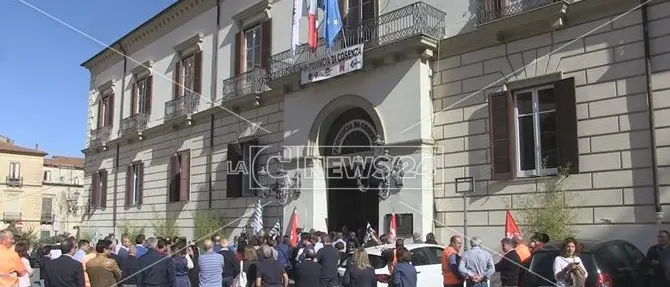 Cosenza, stipendi a rischio per i dipendenti della Provincia