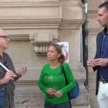 Catanzaro, poliziotti in piazza contro il Governo: «Lo Stato ci volta le spalle»