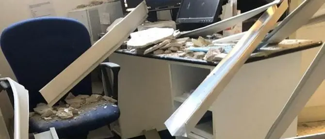 Shock a Cosenza, crolla il soffitto all’ospedale Annunziata