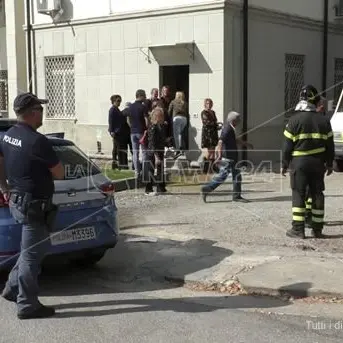 Benzina sui mobili e barricate, i licenziati del Pugliese asserragliati negli uffici