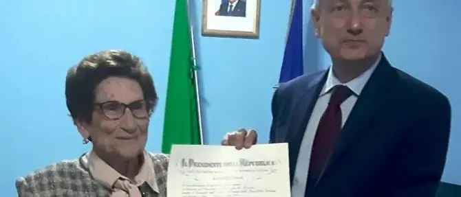 Fece nascere centinaia di bambini, ostetrica vibonese Cavaliere della Repubblica