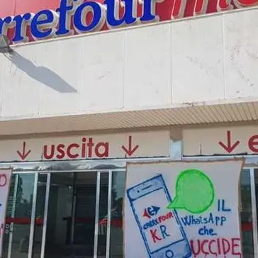 Lavoratori licenziati via Whatsapp, continua il presidio a Crotone