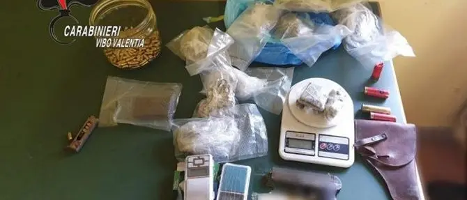 Deteneva una Beretta e centinaia di munizioni, in arresto un 19enne