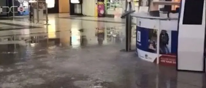 “Piove” nell’aeroporto di Lamezia, le immagini dello scalo allagato