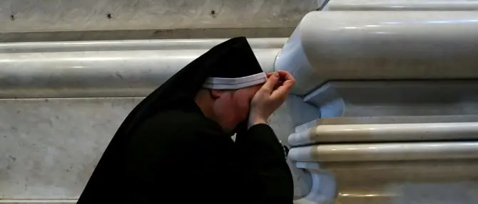 Suora va in ospedale per dolori all'addome e scopre di essere incinta