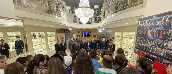 Giornata delle forze armate, divise storiche della polizia nello show-room di Affidato