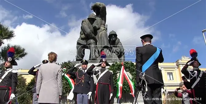 Celebrazioni 4 novembre, a Catanzaro cerimonia al Monumento ai caduti