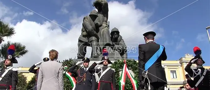 Celebrazioni 4 novembre, a Catanzaro cerimonia al Monumento ai caduti